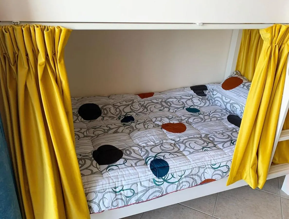 The Mood House I Dubai Marina Hostel